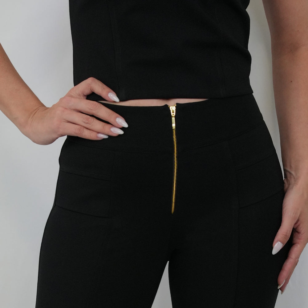 
                      
                        CALÇA FLARE (ZÍPER)
                      
                    